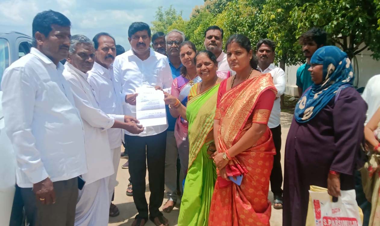 చెరువెంటి ఈశ్వరాలయంకు సీసీ రోడ్డు మంజూరు..!