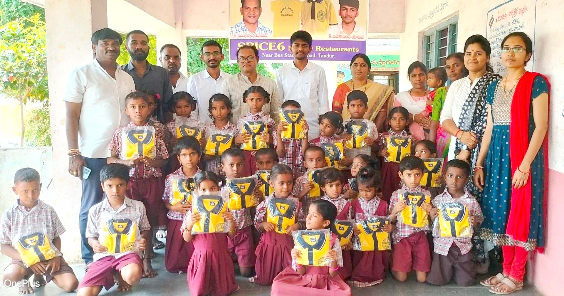 మనసు దోచిన మనోహరన్న ఫ్యామిలీ..!