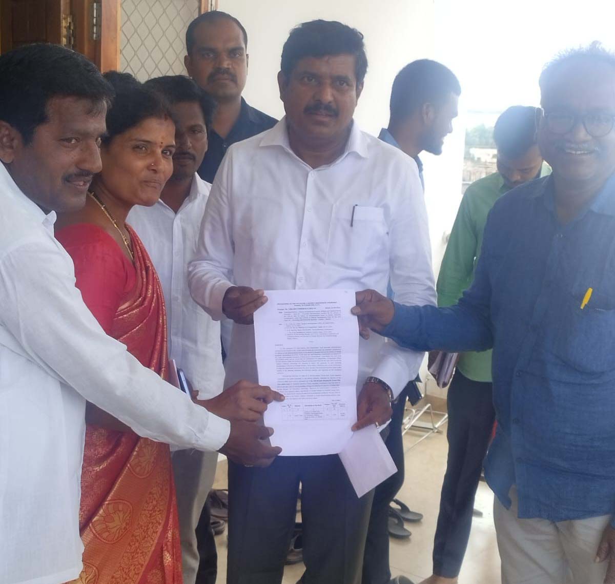 డ్వాక్రా, ఆరోగ్య కేంద్రం మంజూరు
