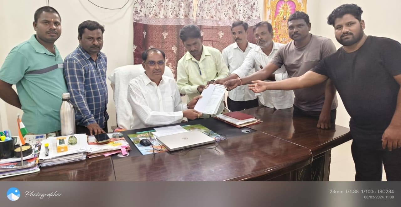 మా వేతనాలు పెంచండి సారు..!
