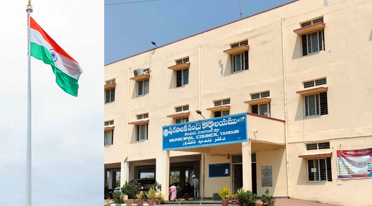 మున్సిపల్‌లో 30 మీటర్ల ఎత్తైన జెండా..!
