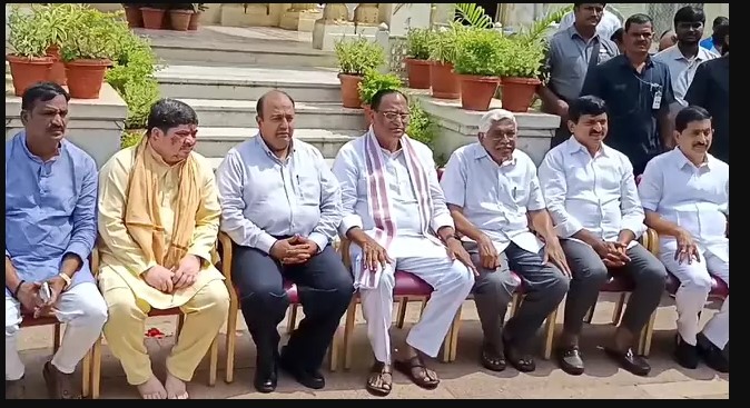 ఎమ్మెల్సీలుగా కోదండరామ్‌, అమీర్‌ అలీఖాన్‌ ప్రమాణం