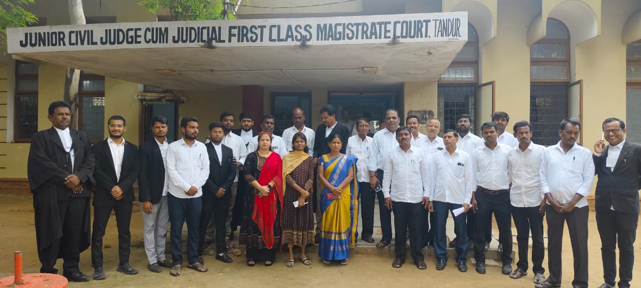 న్యాయవాదులపై దాడులు సరికాదు