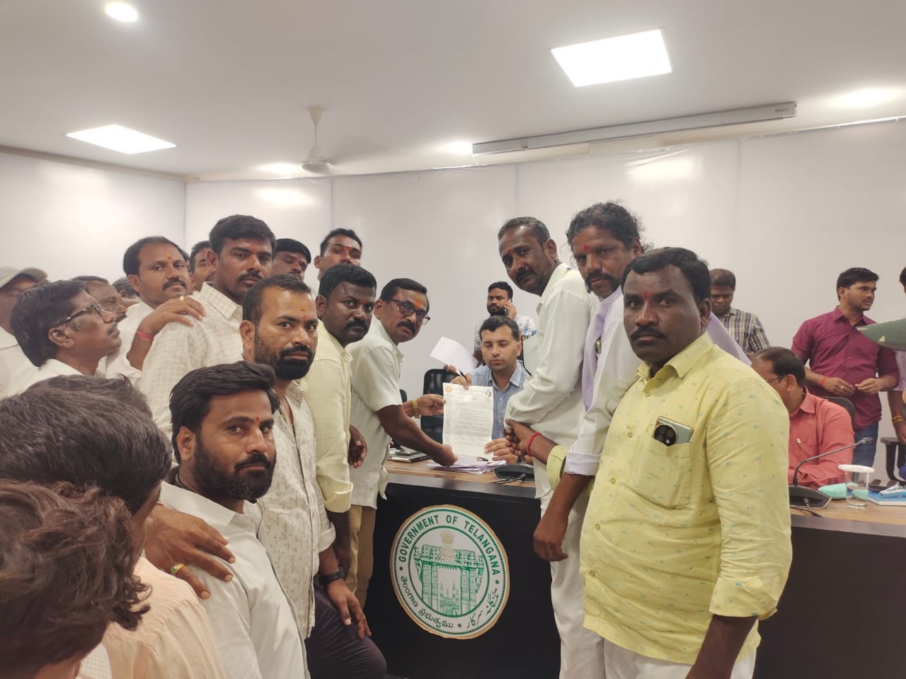 మాదాసి కురువ సర్టిఫికెట్లు ఇప్పించండి