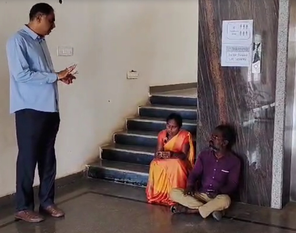 మా జీతాలు ఇవ్వండి..!