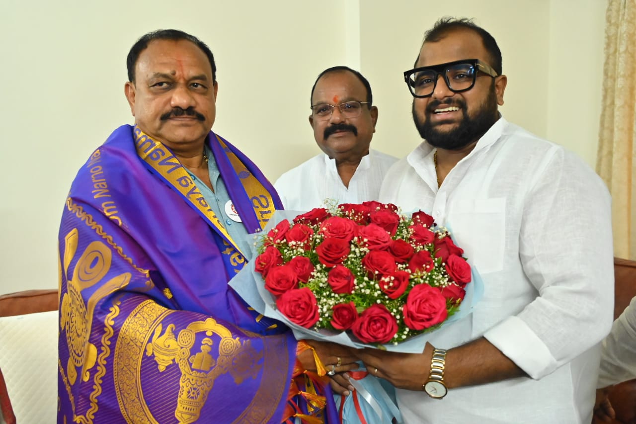 టీపీసీసీ అధ్యక్షులను కలిసిన వీఎన్ గౌడ్