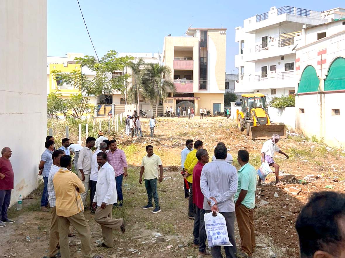 కబ్జా యత్నానికి కళ్లెం..!