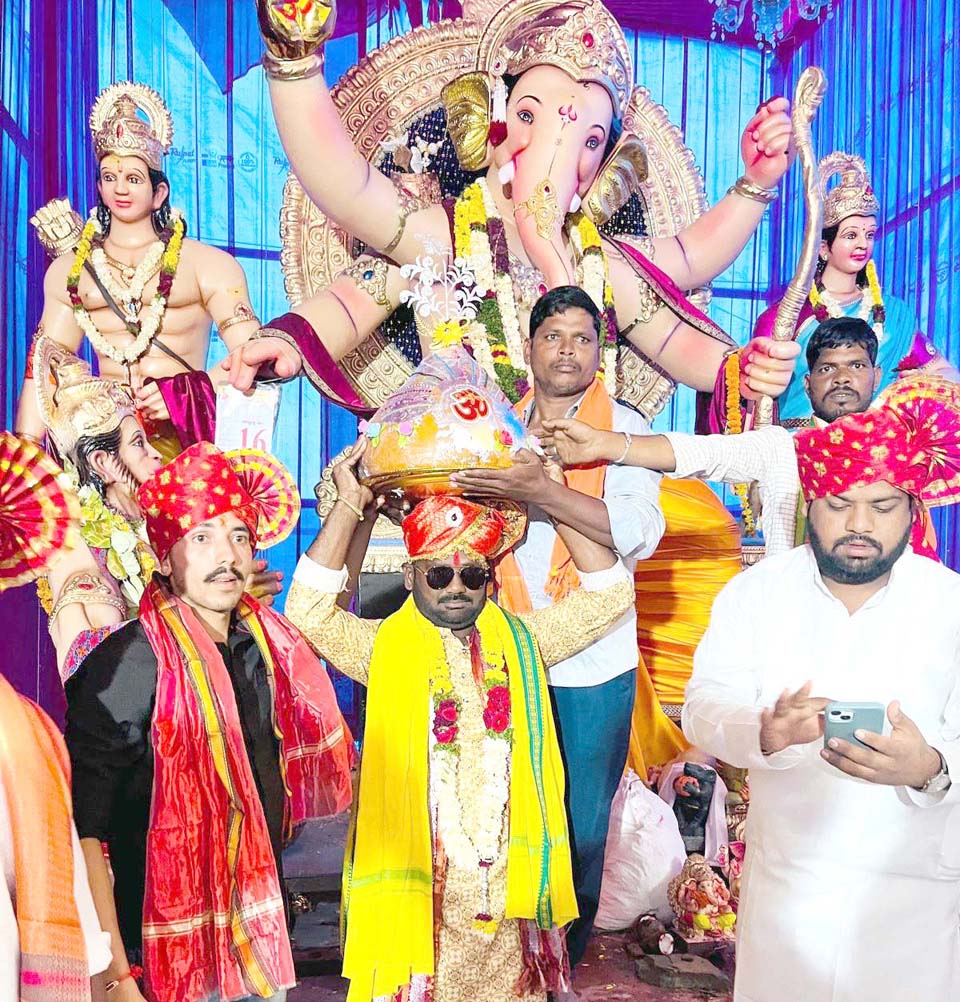 రొంపల్లి సంతోషా.. మజాకా..!