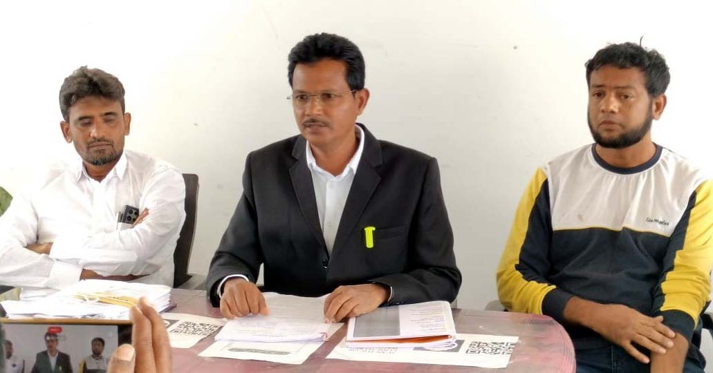 అక్రమంగా ఆక్రమణ..!