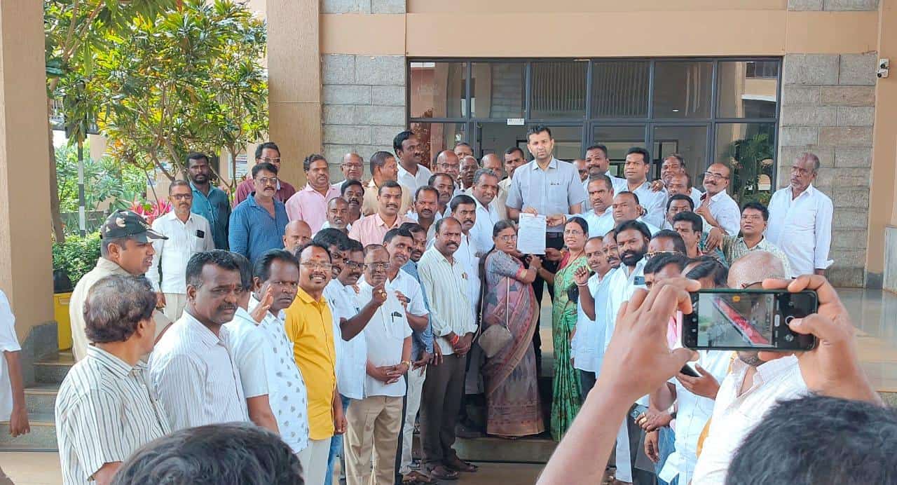 ఆగ్రహించిన ఆర్యవైశ్యులు..!