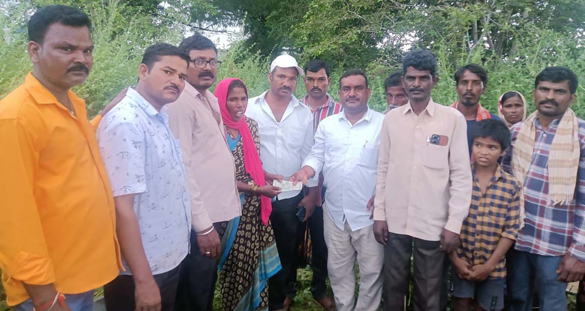 మృతురాలి అంత్యక్రియలకు సాయం