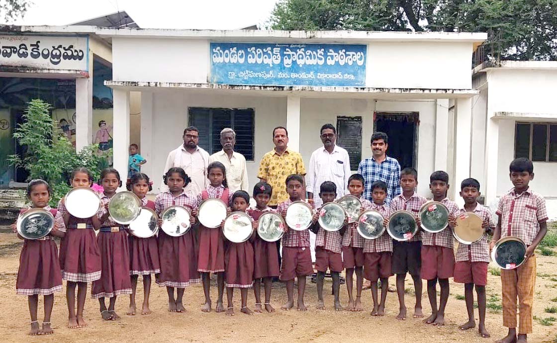 విద్యార్థులకు చేయూత