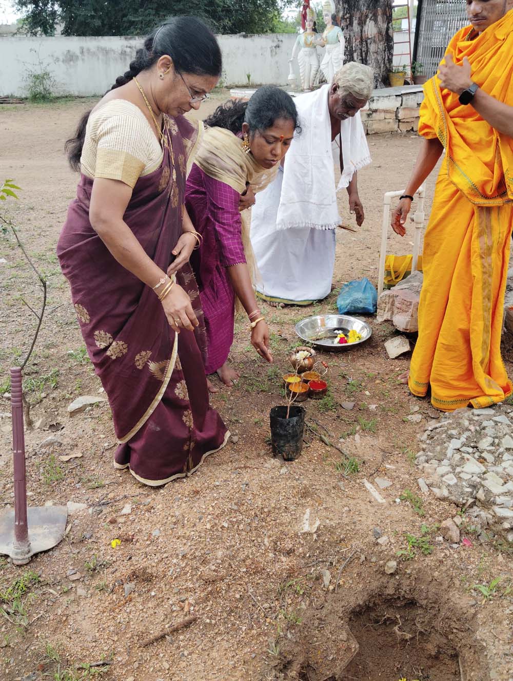 ప్రతి గుడిలో జమ్మి చెట్టు నాటాలి