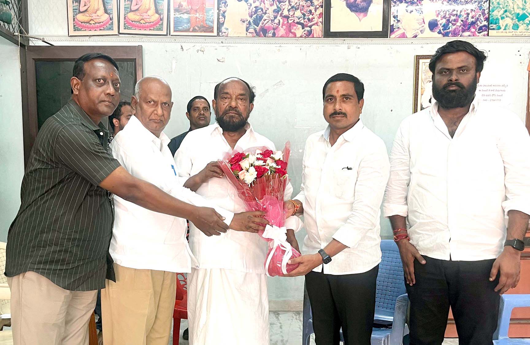 ఆర్. కృష్ణయ్య వెంటే నడుస్తాం..!