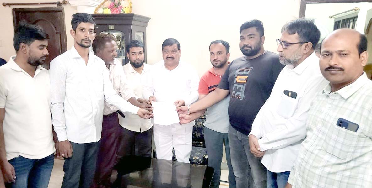 ఉర్దూ మీడియం పోస్టులను భర్తి చేయించండి