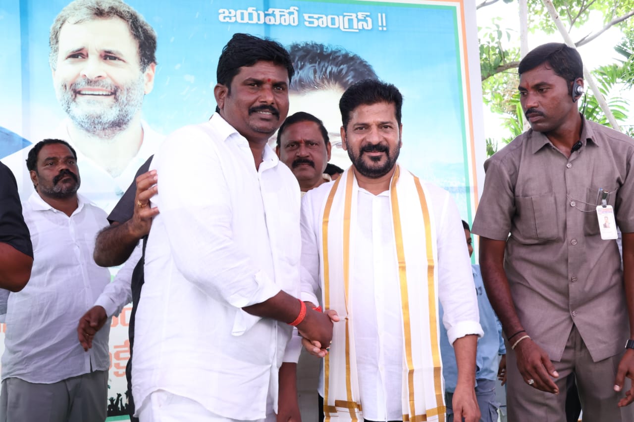 సీఎం రేవంత్‌ రెడ్డిని కలిసిన నాయకులు