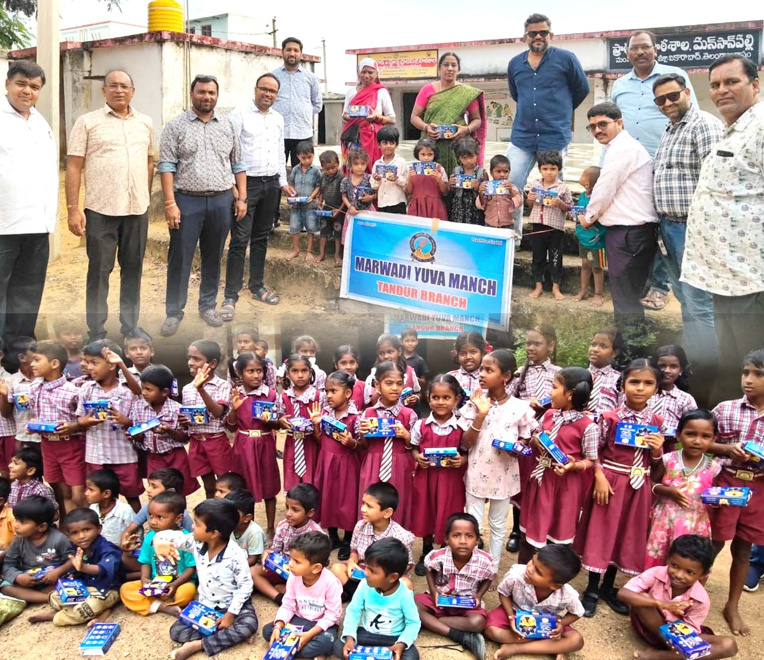 విద్యార్థులతో దీపావళీ జోష్..!