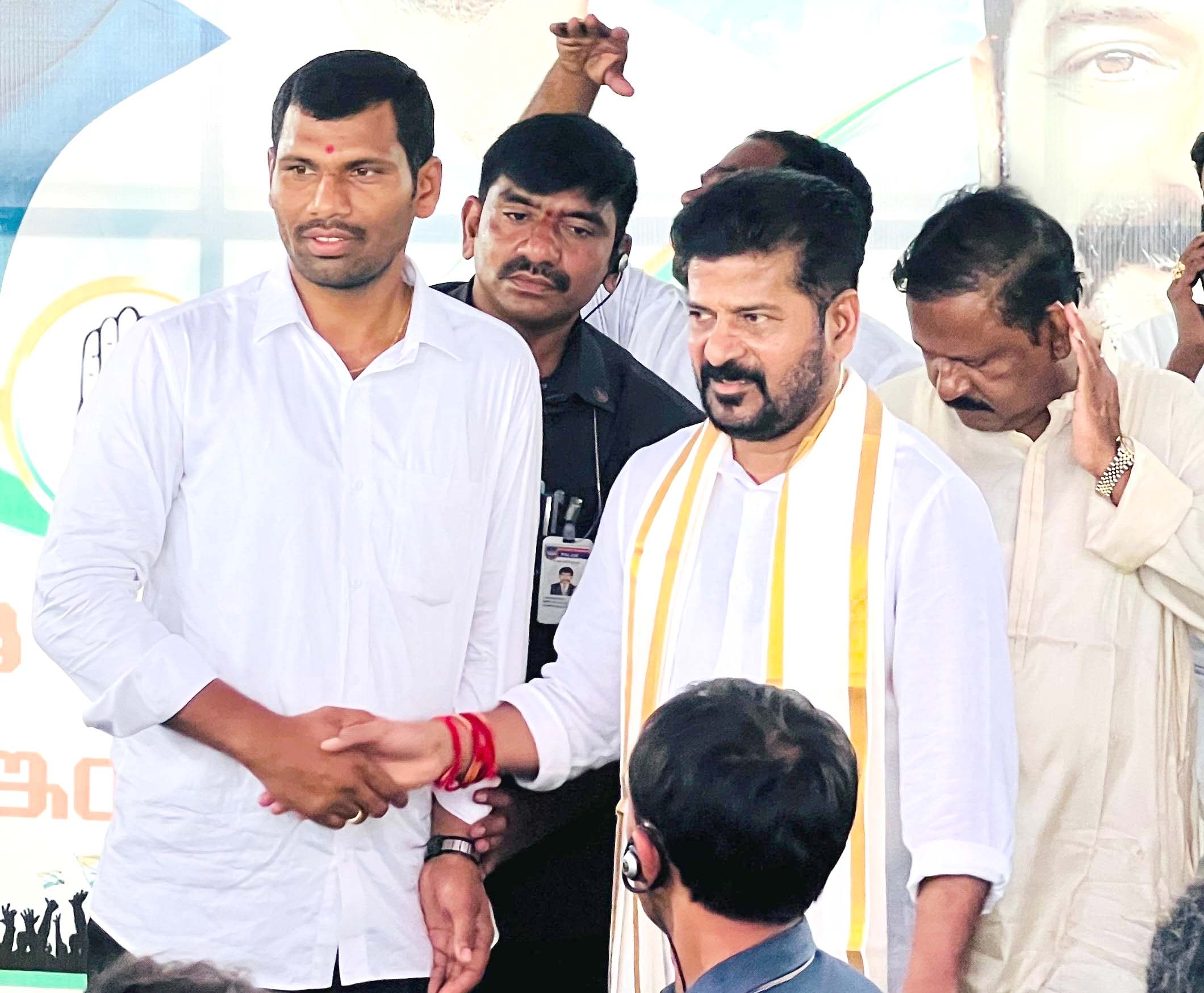 సీఎం రేవంత్ రెడ్డి సార్ హ్యాపీ దసరా..!