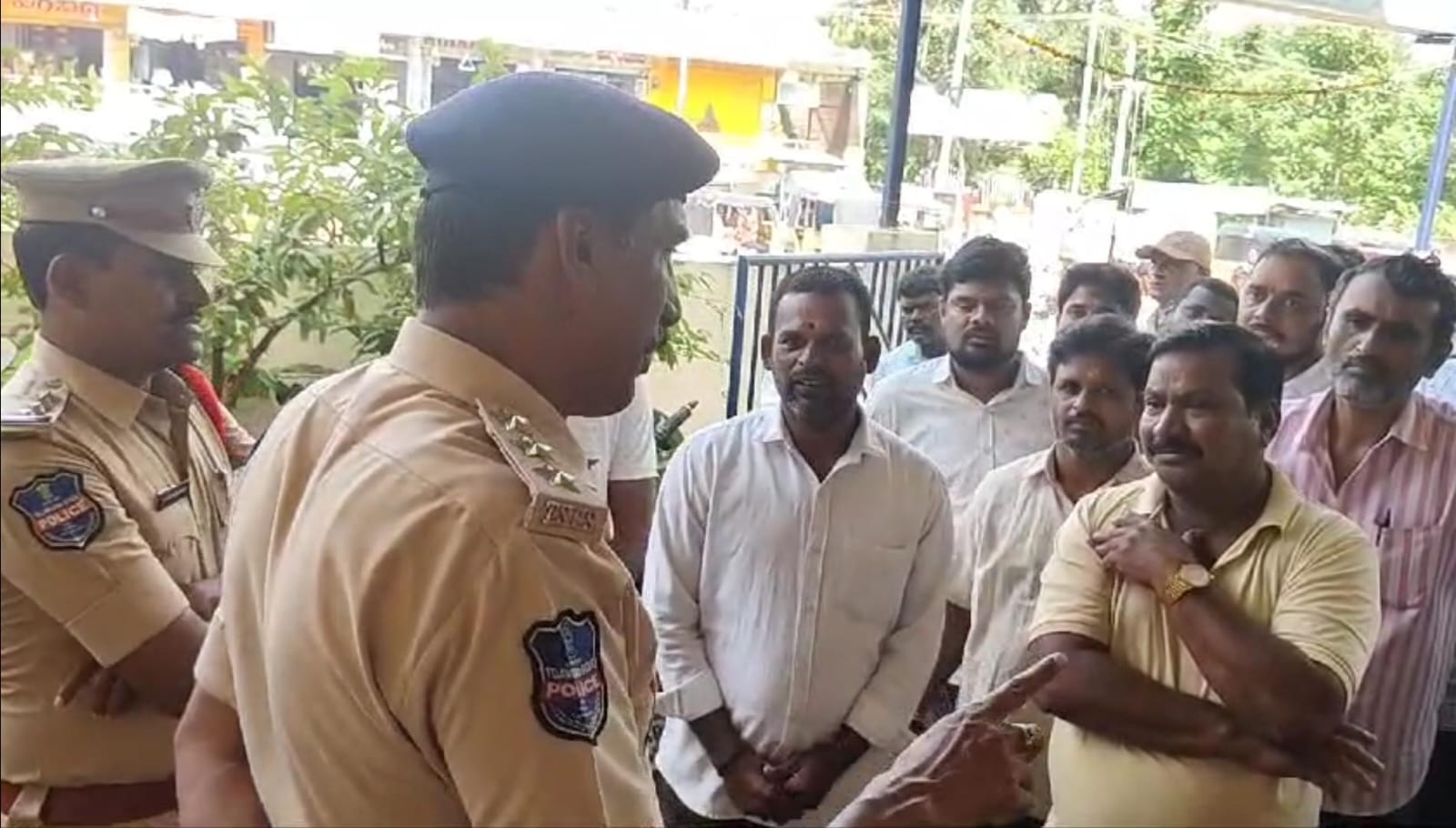 మైనర్లకు బైకులు ఇవ్వొద్దు..!