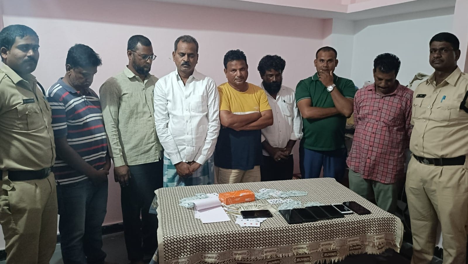 పేకాట స్థావరాలపై టాస్క్ ఫోర్స్ దాడులు..!