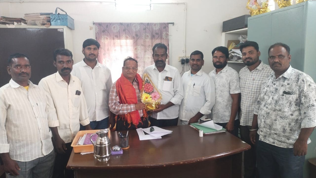 తాండూరు విద్యుత్ ఏడీ శంకర్ నాయక్‌కు సన్మానం