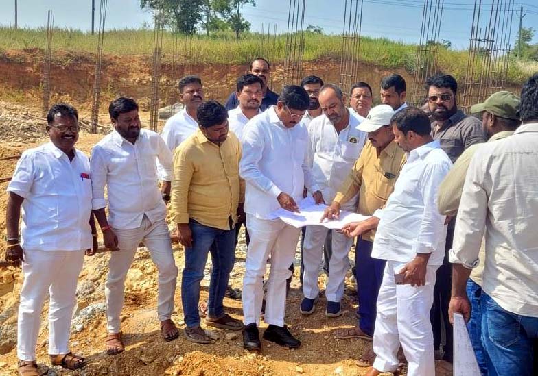 మార్కెట్ కమిటి నిర్మాణ పనులు వేగవంతం చేయండి