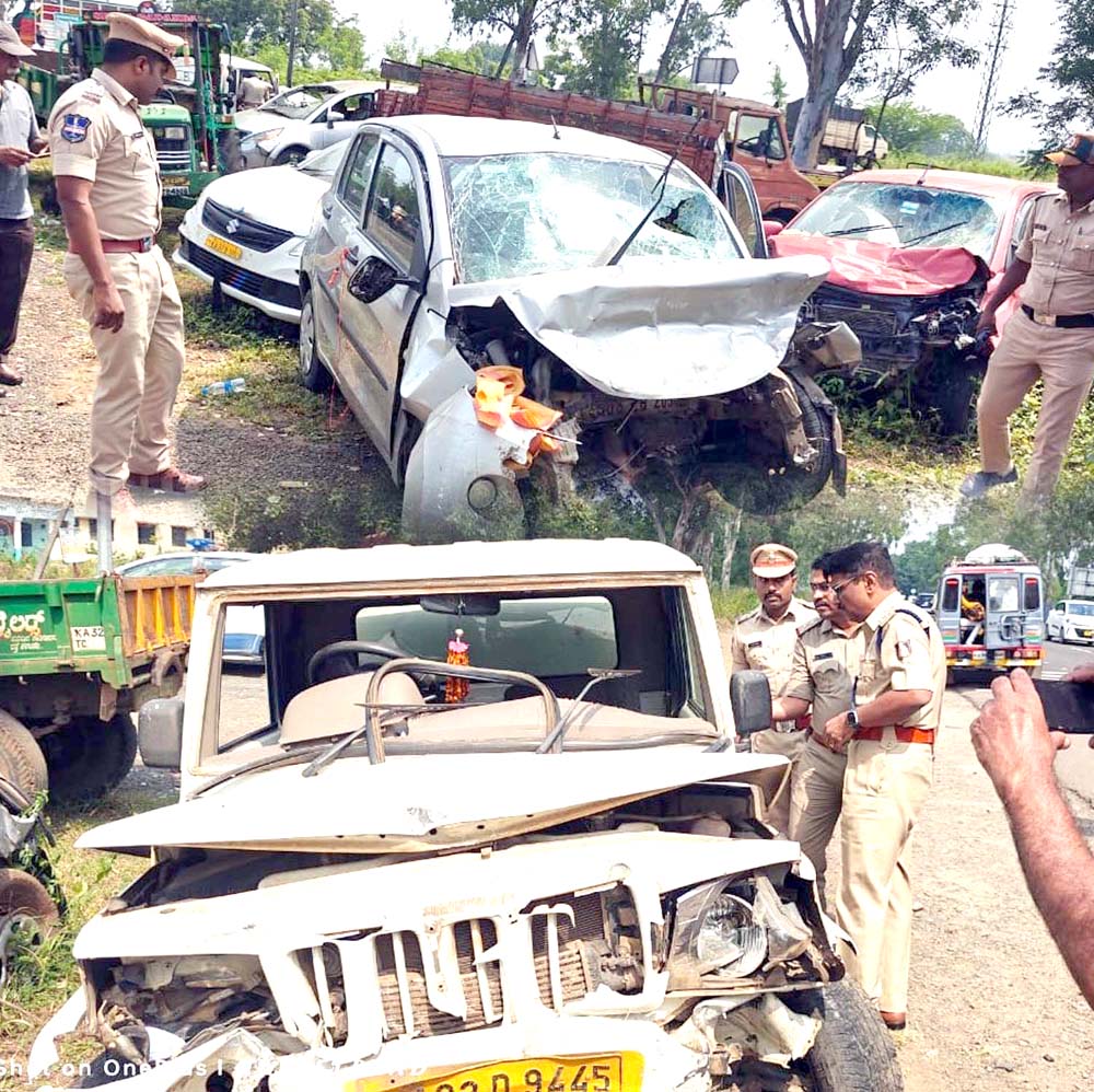 కర్ణాటకలో రోడ్డు ప్రమాదం