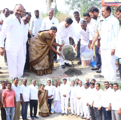 ఈశ్వారాలయ అభివృద్ధికి తోడ్పాటు