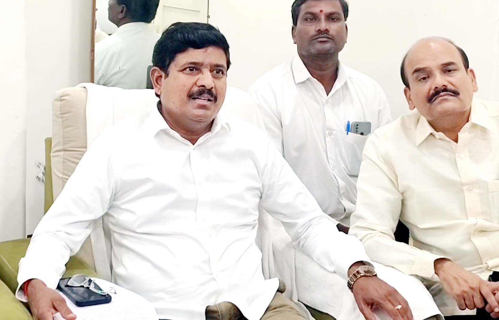 డబ్బులిచ్చి.. దాడులు..!