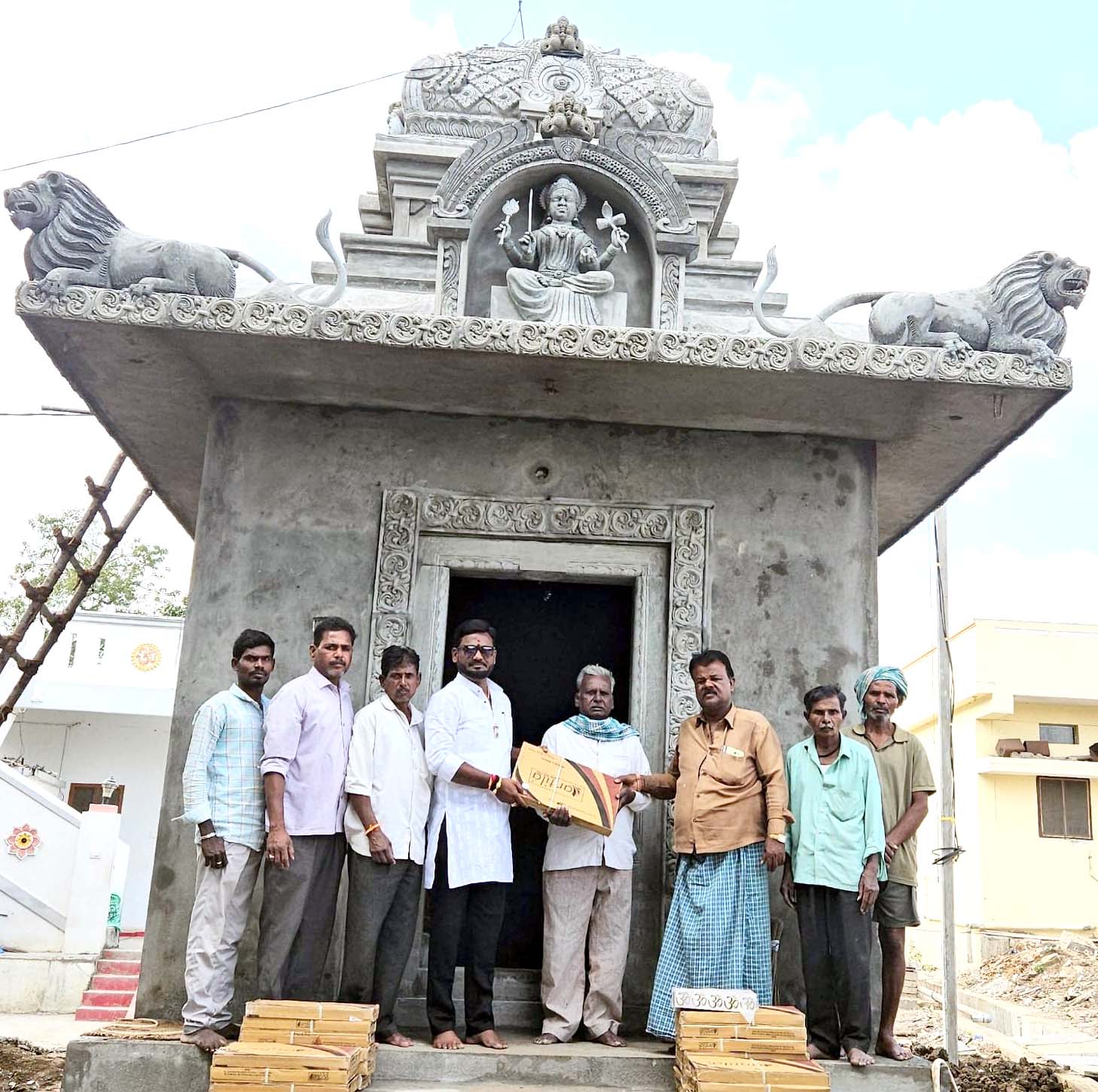బోనమ్మ సేవలో రొంపల్లి సంతోష్ కుమార్