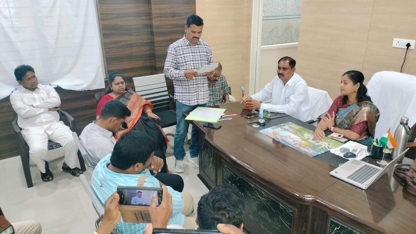 రూ.12.55 లక్షలకు వ్యర్థాల వేలం..!