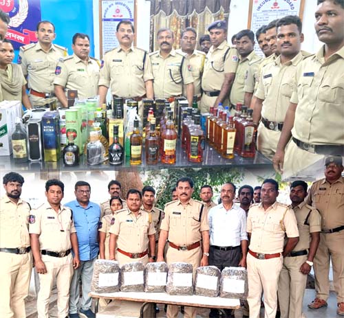 ట్రైన్‌లో గోవా మద్యం బాటిళ్లు..!