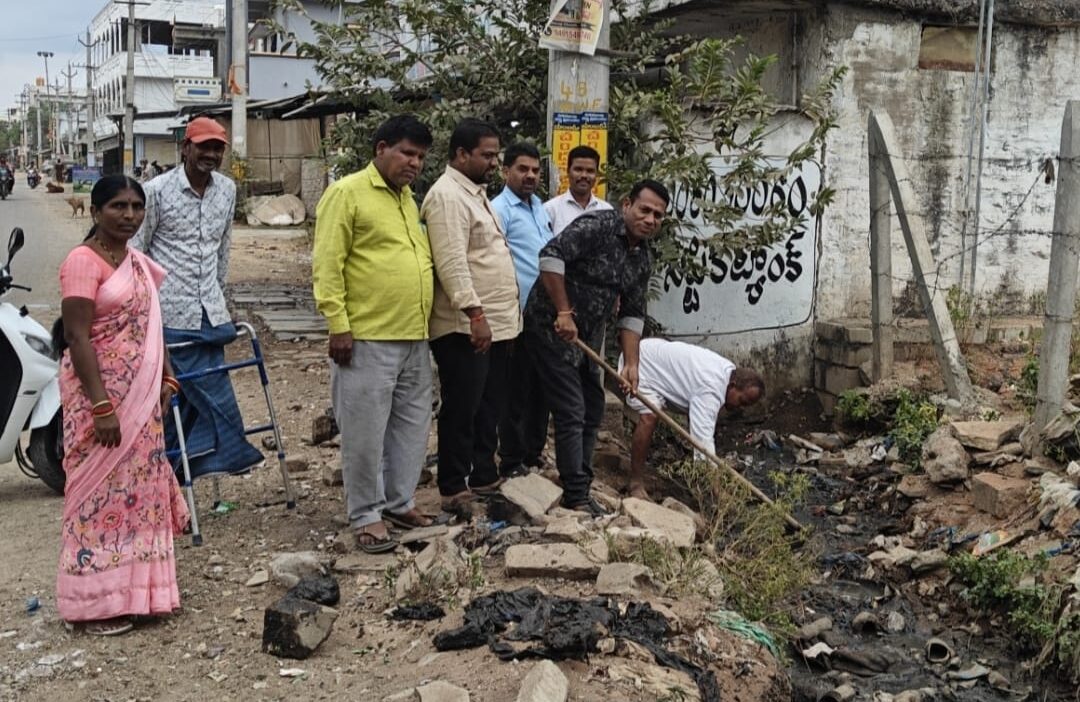 పరిసరాల పరిశుభ్రత అందరి బాధ్యత