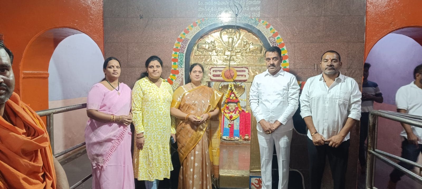 భద్రేశ్వరుని సేవలో రాజుగౌడ్
