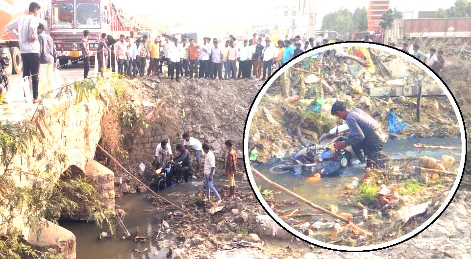 చిలుకవాగు కల్వర్టులోకి దూసుకెళ్లిన బైకు