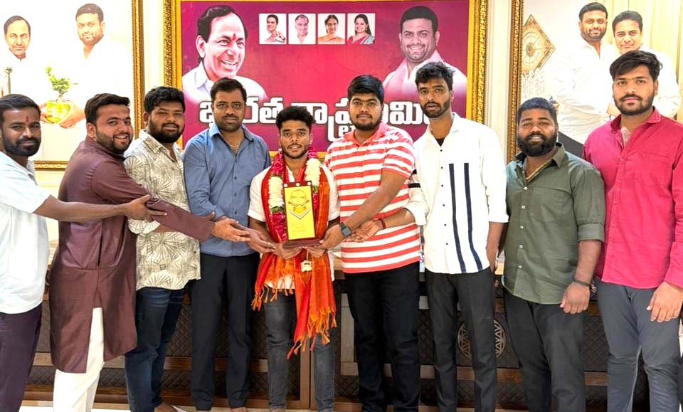 అభిషేక్ స్పూర్తి భేష్..!