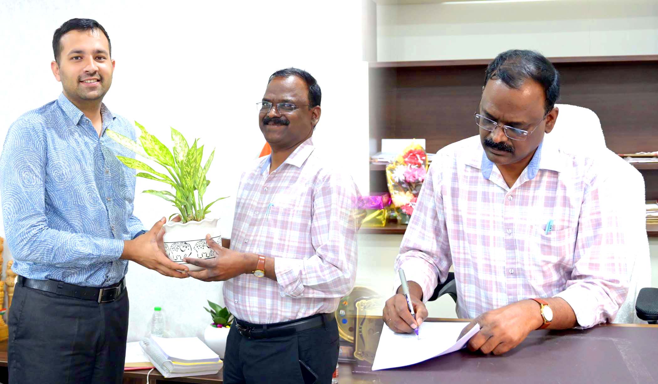 స్పెషల్ ఆఫీసర్ వచ్చేశారు..!