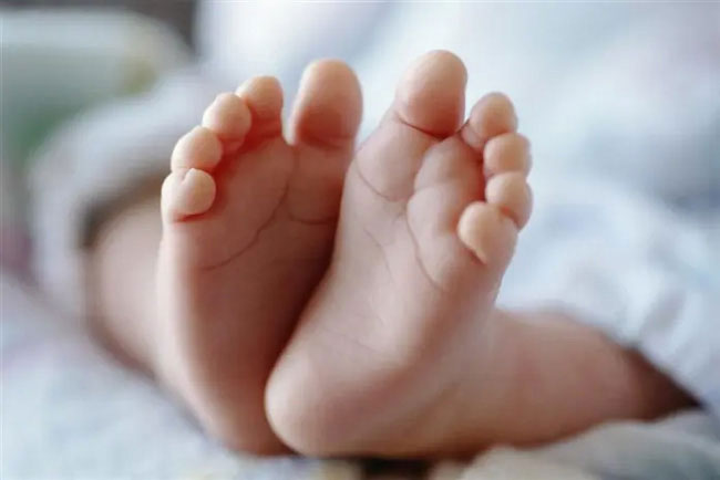 ఎంసీహెచ్‌లో పసికందు మృతి..!
