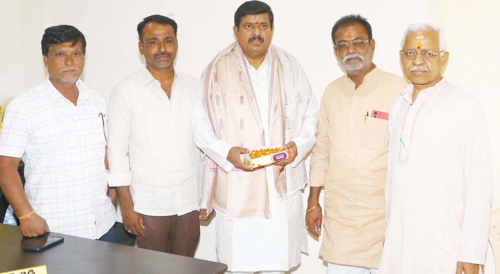 దేవాలయ అభివృద్ధికి కృషి చేయండి
