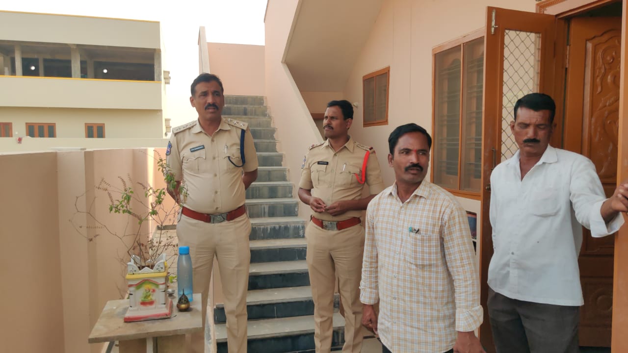 బరితెగించిన దొంగలు..!