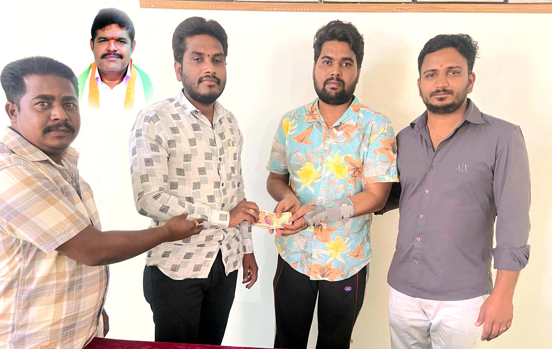 చిన్నారి వశిష్ఠకు మరో రూ. 1లక్ష సాయం