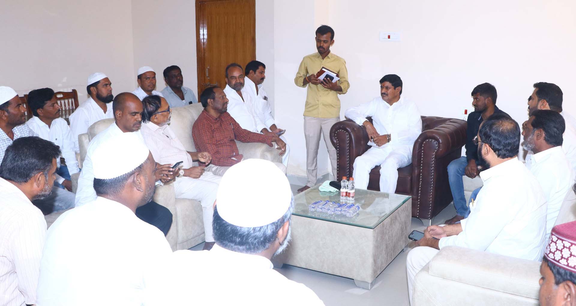 23న ముస్లిం సోదరులకు ఇఫ్తార్ విందు