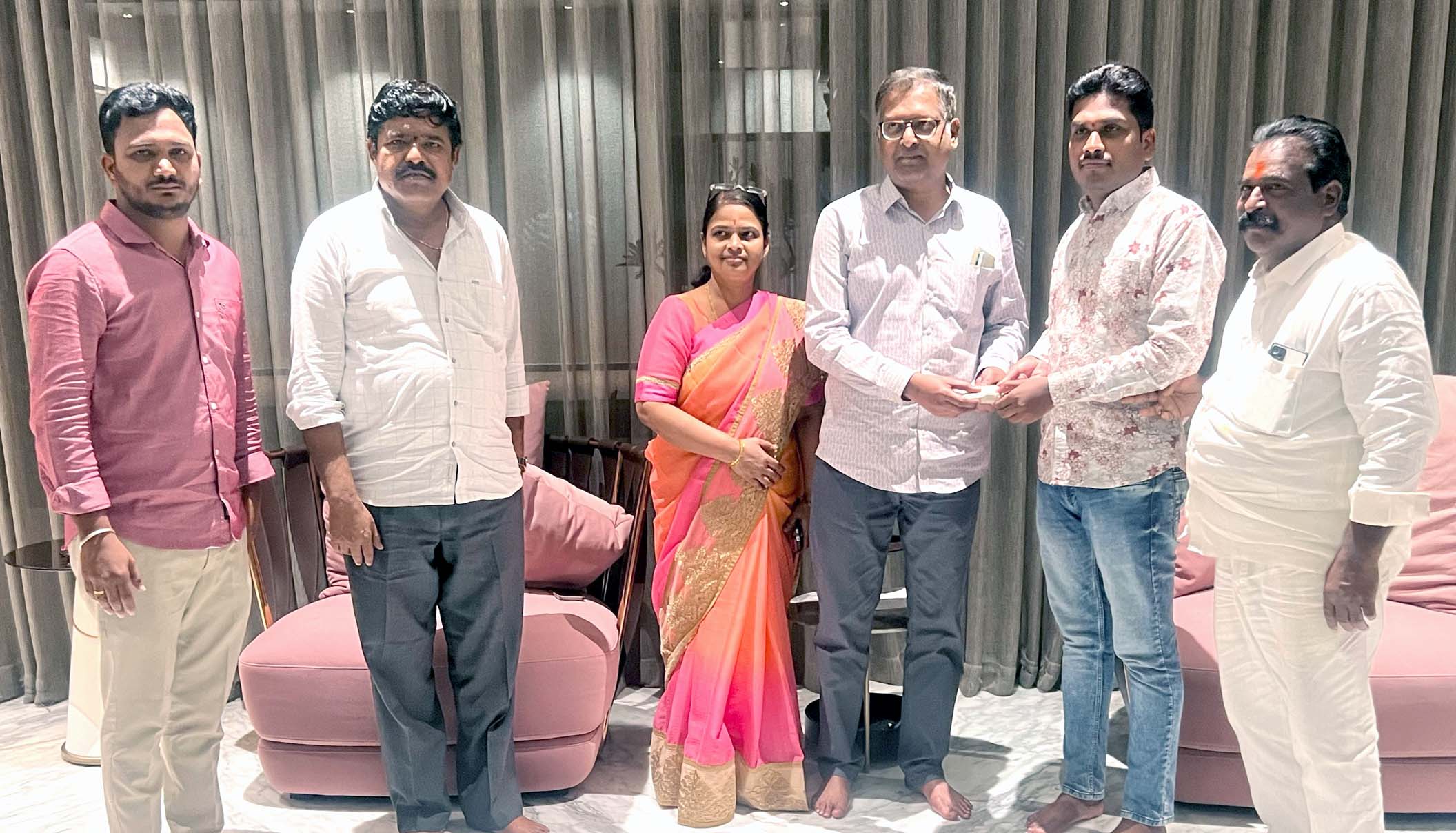 చిన్నారి వశిష్టకు ఆర్థిక సాయం వెల్లువ