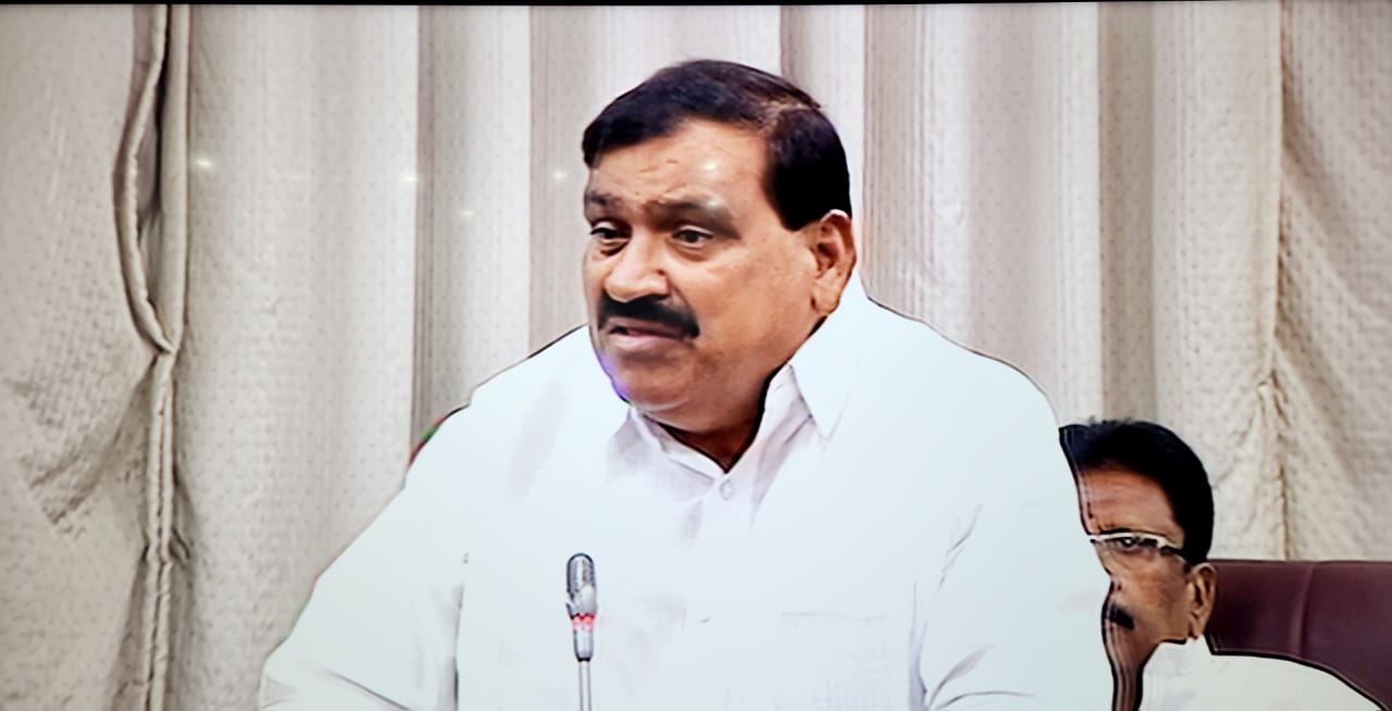 రైతుల భూముల సమస్యలు పరిష్కరించాలి