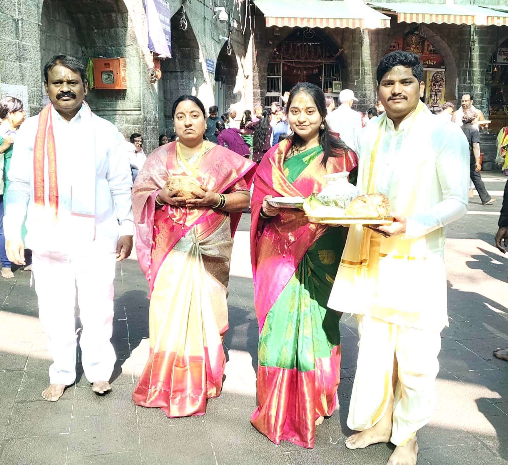 తుల్జాపూర్ భవాని మాత సేవలో విఠల్ నాయక్