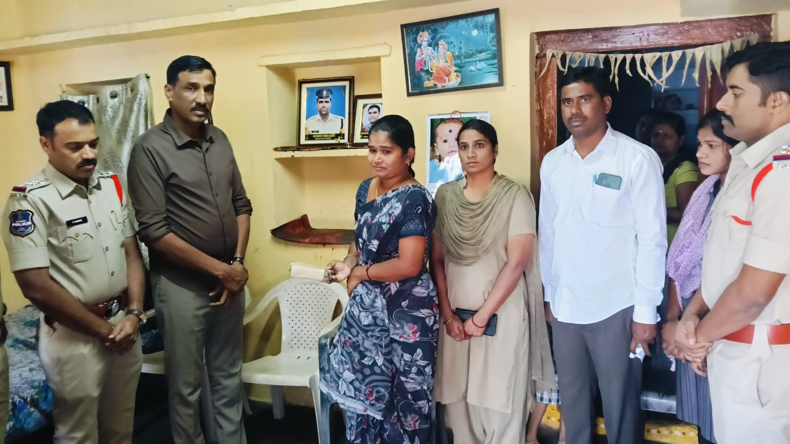 యాది మరవని చేయూతకు సెల్యూట్..!