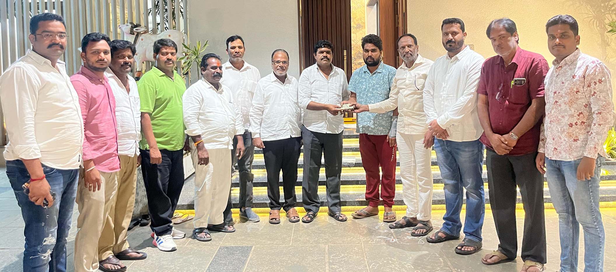 వశిష్టకు స్టోన్ అసోసియేషన్ సాయం..!