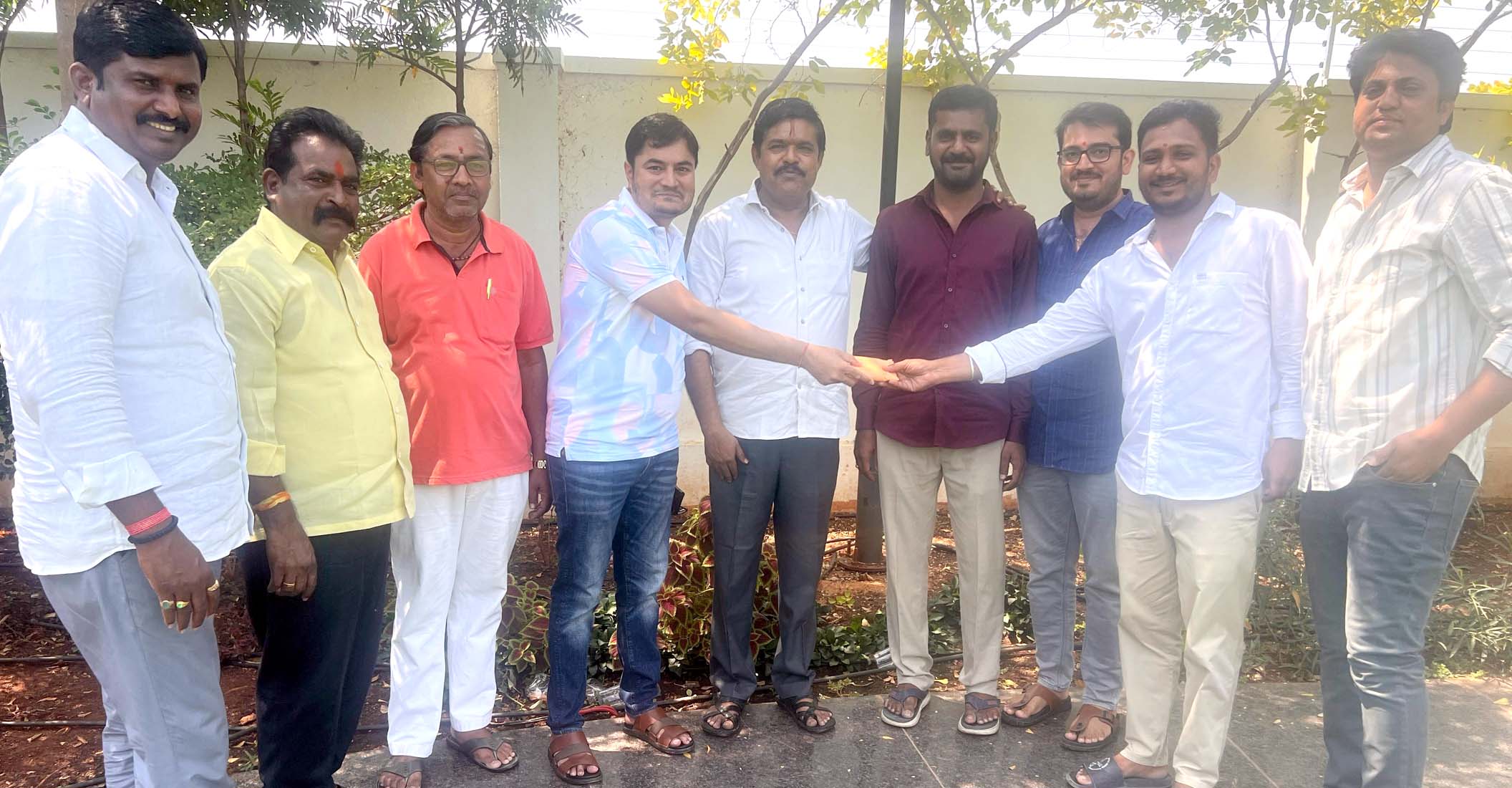 వశిష్ఠకు మరో రూ. 21 వేలు ఆర్థిక సాయం
