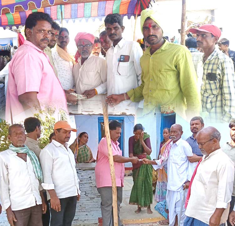 మృతుని కుటుంబానికి ఆర్థిక సాయం