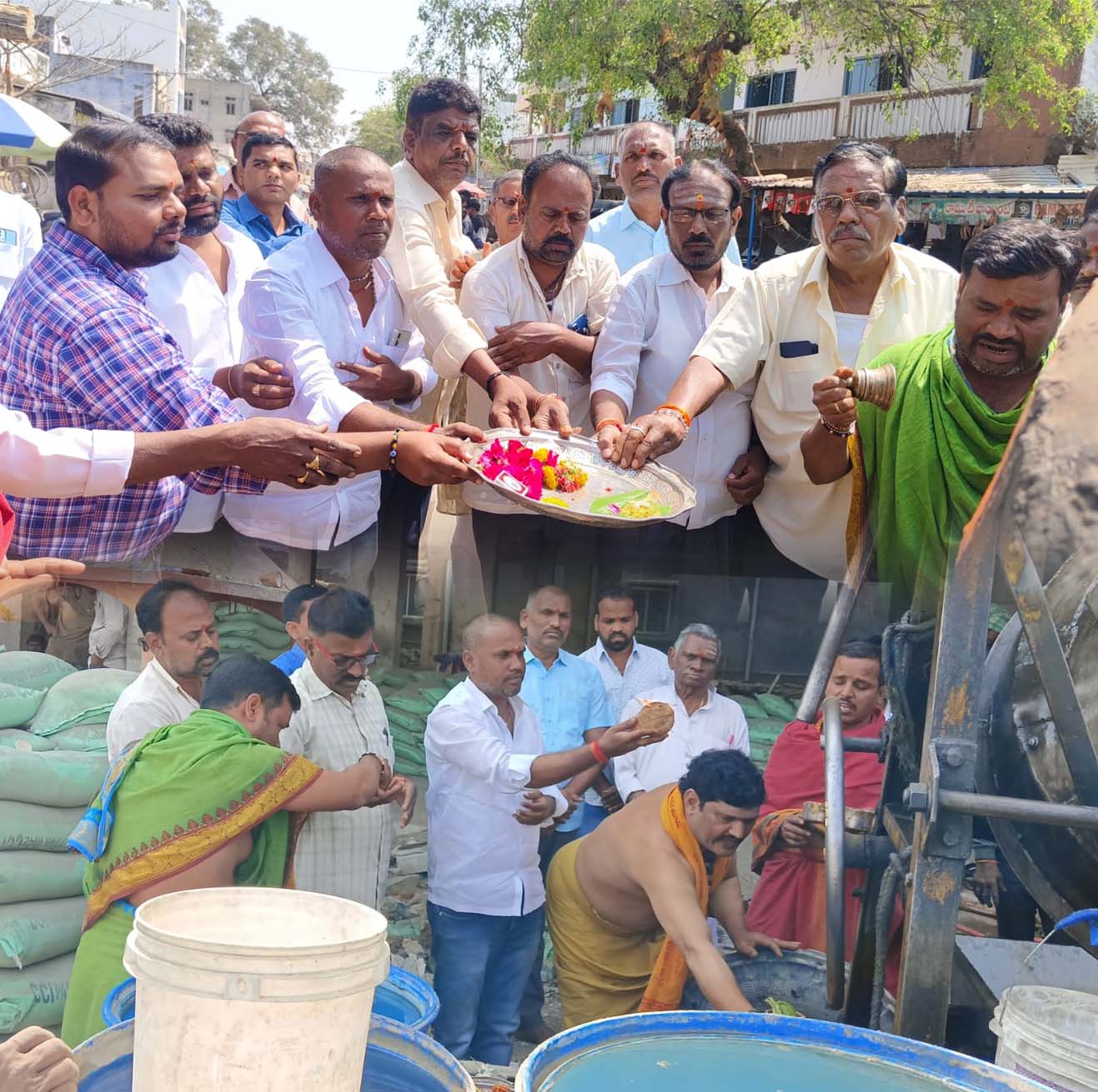 శరవేగంగా దాసోహ మందిరం..!